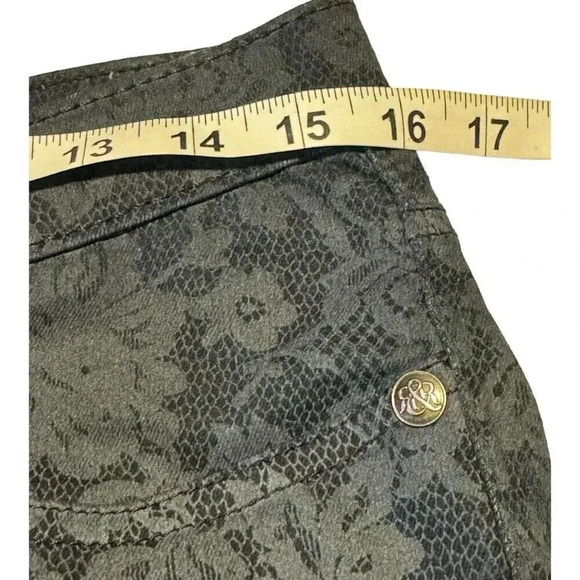 Rock & Republic Women’s Size 8 M Berlin Lace Pattern Skinny Jeans‎ - Picture 5 of 6